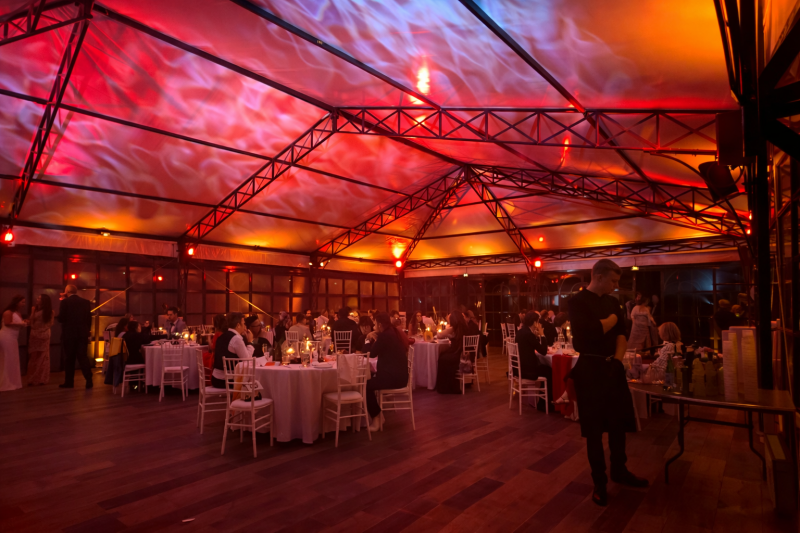 Une ambiance lumineuse pour une soirée inoubliable.