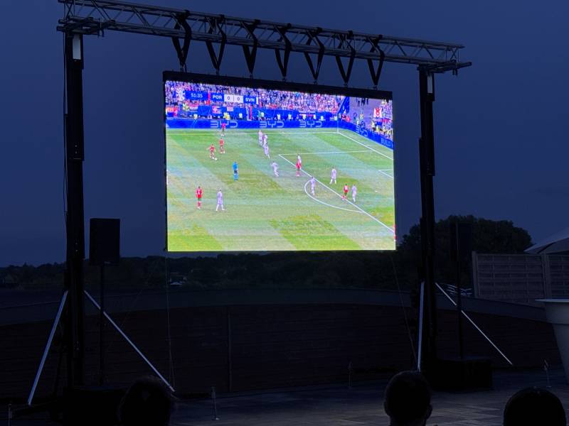 Diffusion match football écran LED géant