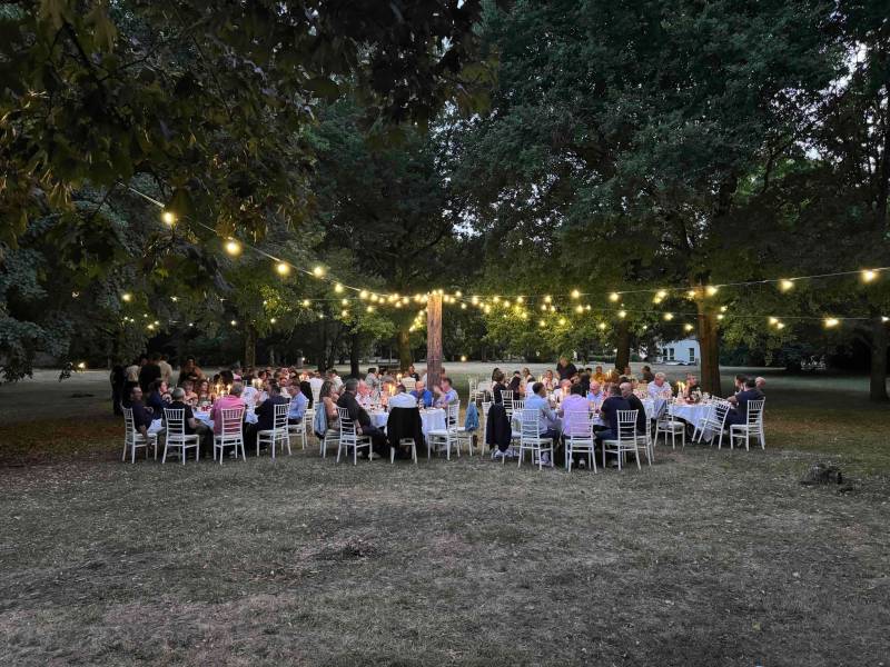 Installation Guirlandes Guinguette Coudray-Montceaux