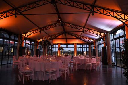 Notre zone d'activité pour ce service Prestation technique complète avec sonorisation professionnelle et ingénieur lumière pour séminaire d’entreprise avec supports vidéo