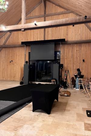 Notre zone d'activité pour ce service Effets spéciaux et jeux de lumière pour feu d’artifice synchronisé avec bande sonore pour inauguration d’un bâtiment
